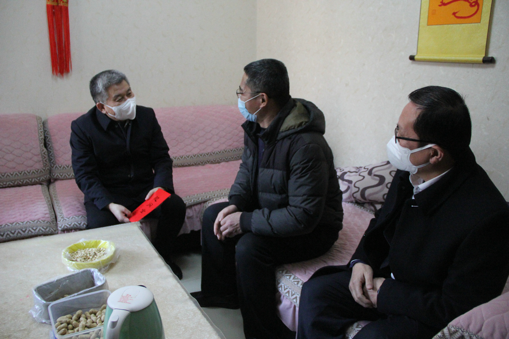 市委常委、副市長賈剛走訪慰問公司困難職工